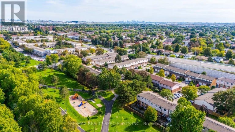 11 - 3525 BRANDON GATE DRIVE, Mississauga (Malton), Ontario, L4T3M3