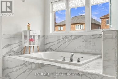 28 VIVIAN CREEK ROAD East Gwillimbury (Mt Albert) Ontario photo 18