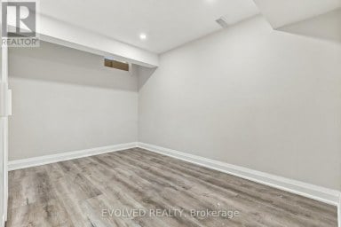 28 VIVIAN CREEK ROAD East Gwillimbury (Mt Albert) Ontario photo 35