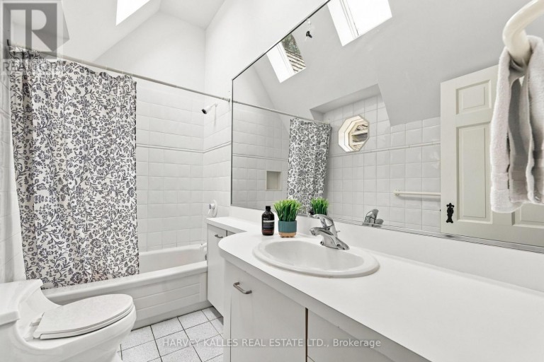 148 STRATHALLAN BOULEVARD, Toronto (Lawrence Park South), Ontario, M5N1S7