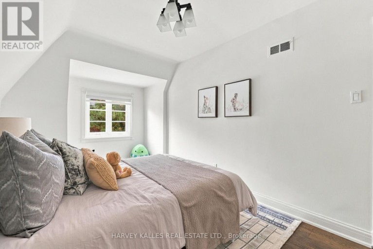 148 STRATHALLAN BOULEVARD, Toronto (Lawrence Park South), Ontario, M5N1S7