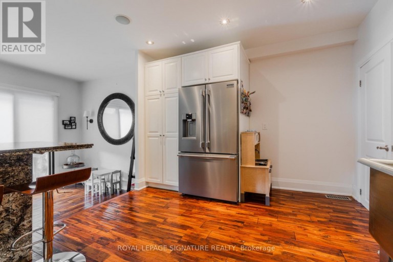 15 BATTENBERG AVENUE, Toronto (Woodbine Corridor), Ontario, M4L1J7