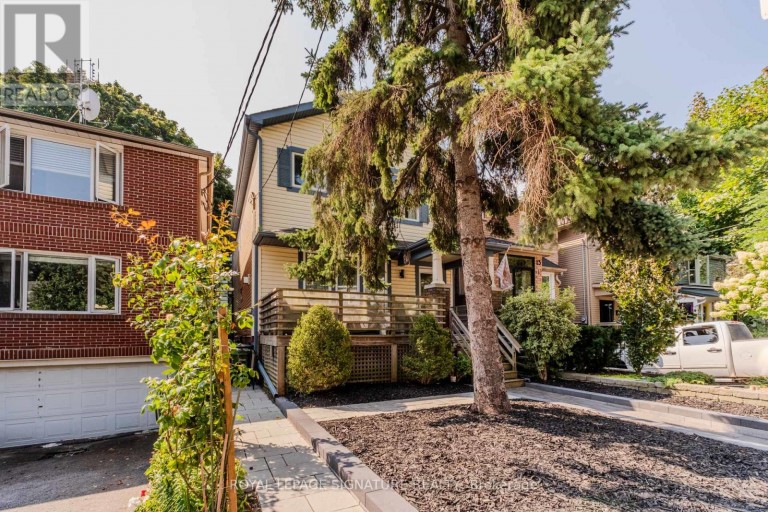 15 BATTENBERG AVENUE, Toronto (Woodbine Corridor), Ontario, M4L1J7