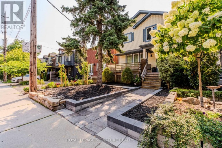 15 BATTENBERG AVENUE, Toronto (Woodbine Corridor), Ontario, M4L1J7