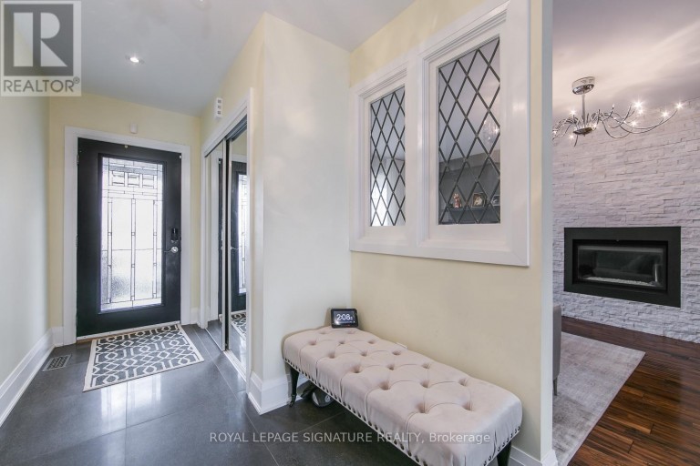15 BATTENBERG AVENUE, Toronto (Woodbine Corridor), Ontario, M4L1J7