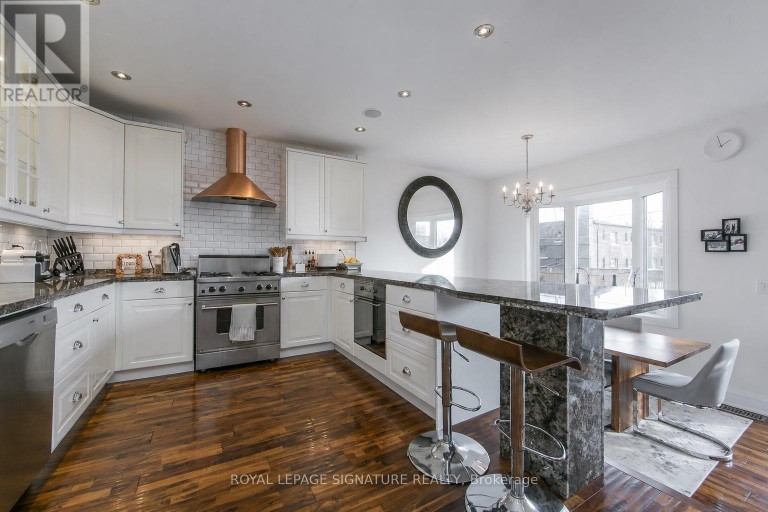 15 BATTENBERG AVENUE, Toronto (Woodbine Corridor), Ontario, M4L1J7