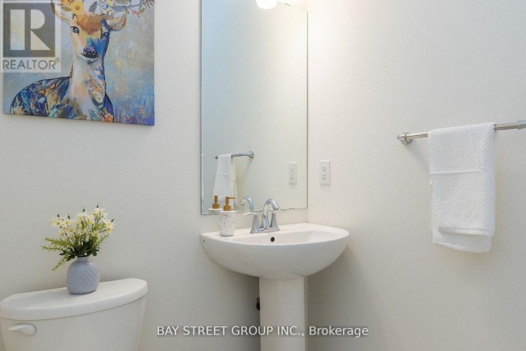 164 BEAVERIDGE AVENUE, Oakville (GO Glenorchy), Ontario, L6H0M6