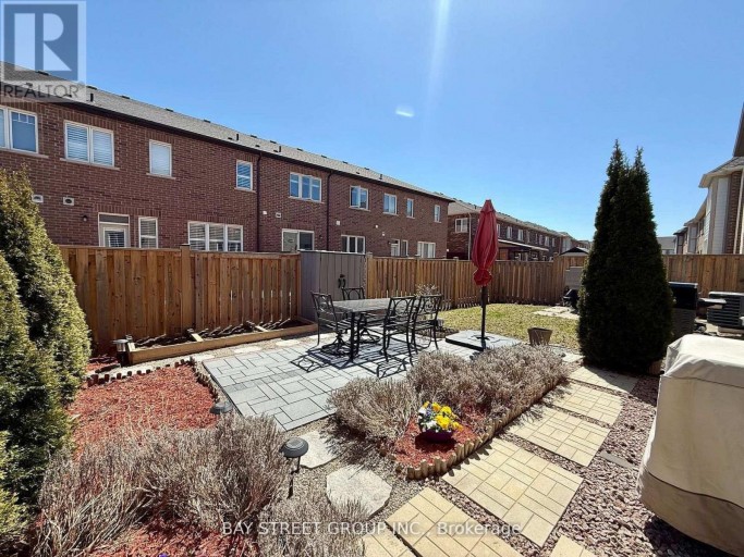 164 BEAVERIDGE AVENUE, Oakville (GO Glenorchy), Ontario, L6H0M6
