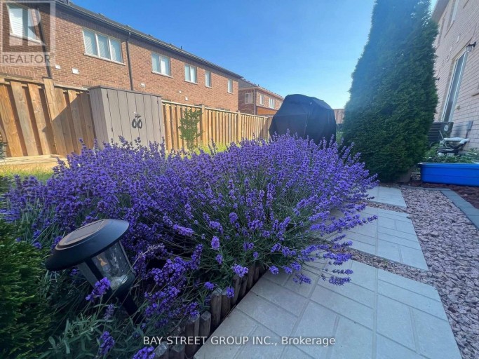 164 BEAVERIDGE AVENUE, Oakville (GO Glenorchy), Ontario, L6H0M6