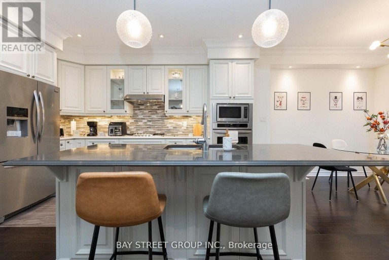 164 BEAVERIDGE AVENUE, Oakville (GO Glenorchy), Ontario, L6H0M6