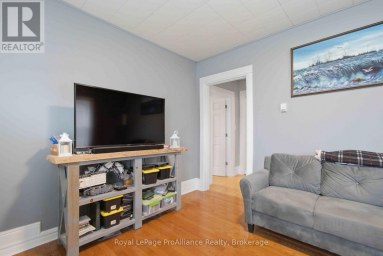 12 ALBERT ROAD Quinte West (Frankford Ward) Ontario photo 5