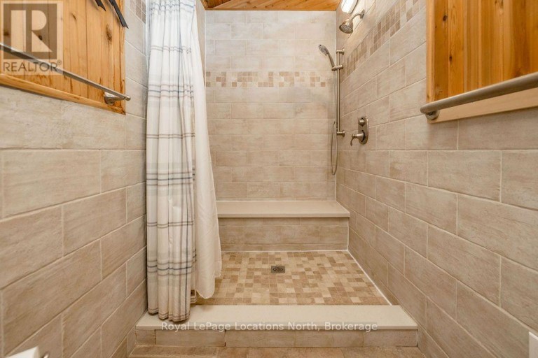 8 SEELEY COURT, Wasaga Beach, Ontario, L9Z2A7