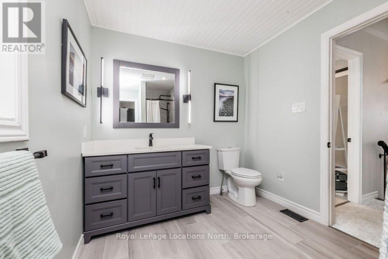 8 SEELEY COURT, Wasaga Beach, Ontario, L9Z2A7