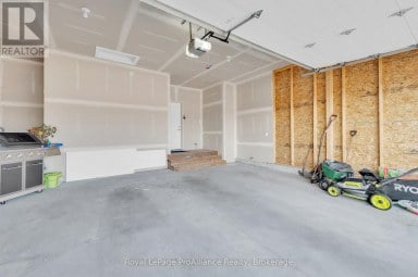 16 LEHTINEN CRESCENT Belleville (Belleville Ward) Ontario photo 23