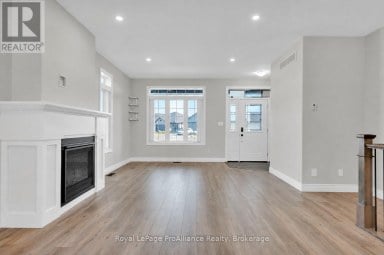 16 LEHTINEN CRESCENT Belleville (Belleville Ward) Ontario photo 4
