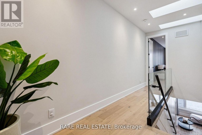 21 TWENTY NINTH STREET, Toronto (Long Branch), Ontario, M8W3A9
