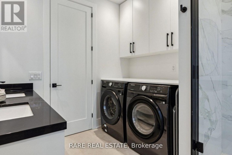 21 TWENTY NINTH STREET, Toronto (Long Branch), Ontario, M8W3A9