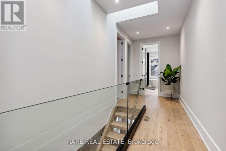 21 TWENTY NINTH STREET, Toronto (Long Branch), Ontario, M8W3A9