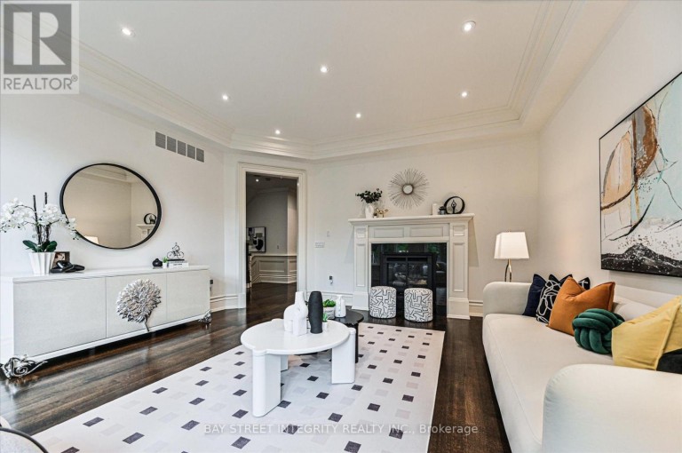 5 WESTGROVE CRESCENT, Toronto (Bedford Park-Nortown), Ontario, M5N2S7