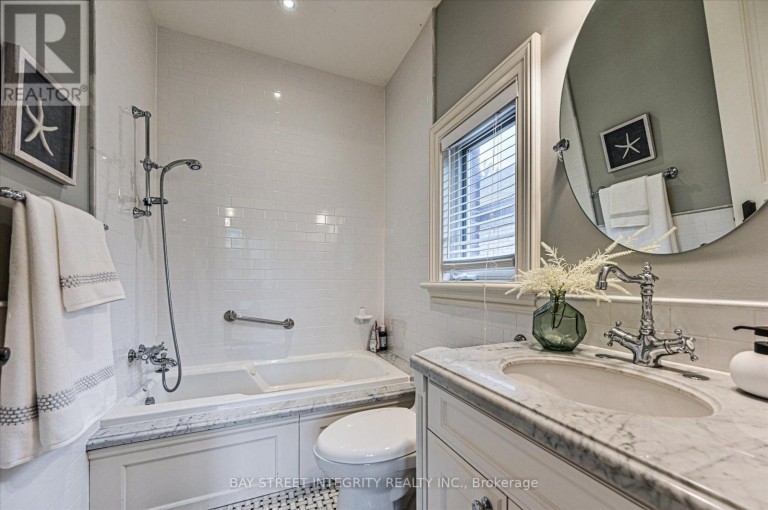 5 WESTGROVE CRESCENT, Toronto (Bedford Park-Nortown), Ontario, M5N2S7