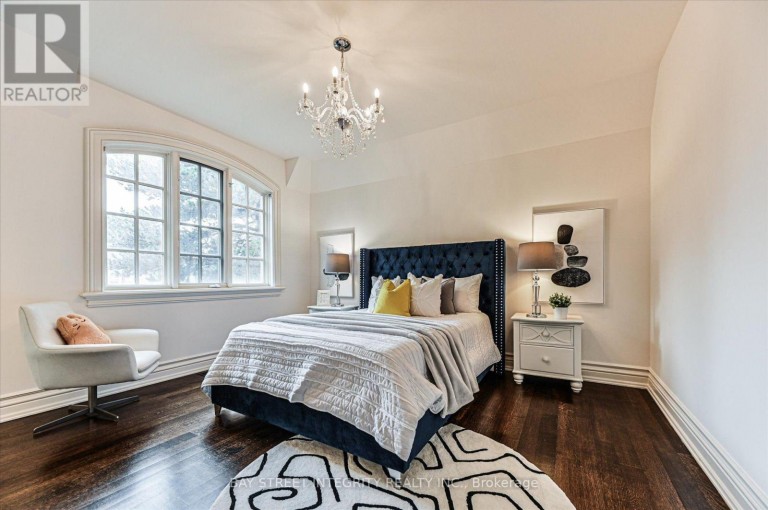 5 WESTGROVE CRESCENT, Toronto (Bedford Park-Nortown), Ontario, M5N2S7