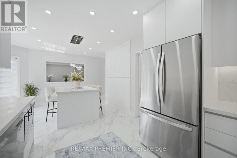 95 HUDSON DRIVE, Vaughan (Maple), Ontario, L6A1X4