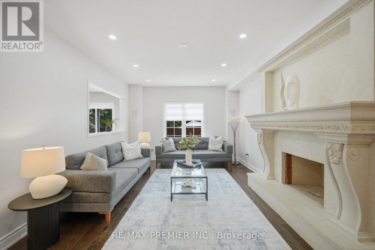 95 HUDSON DRIVE, Vaughan (Maple), Ontario, L6A1X4