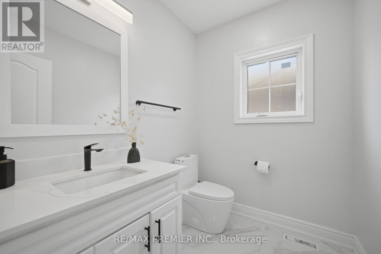 95 HUDSON DRIVE, Vaughan (Maple), Ontario, L6A1X4