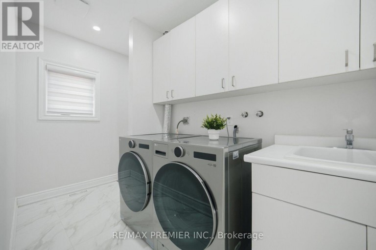 95 HUDSON DRIVE, Vaughan (Maple), Ontario, L6A1X4