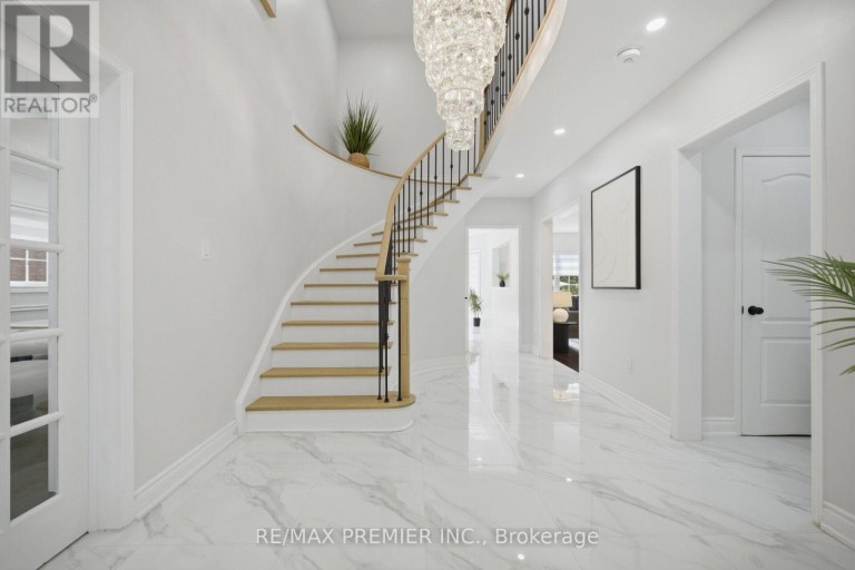 95 HUDSON DRIVE, Vaughan (Maple), Ontario, L6A1X4