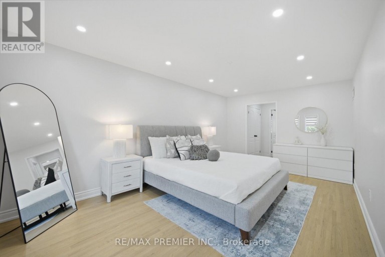 95 HUDSON DRIVE, Vaughan (Maple), Ontario, L6A1X4