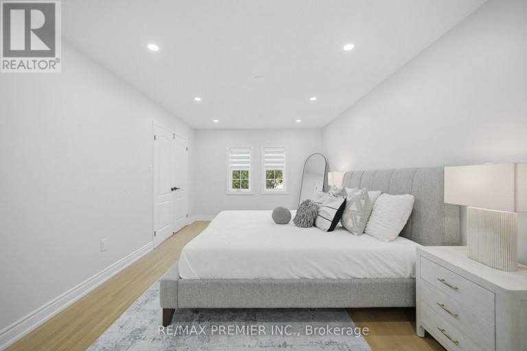 95 HUDSON DRIVE, Vaughan (Maple), Ontario, L6A1X4