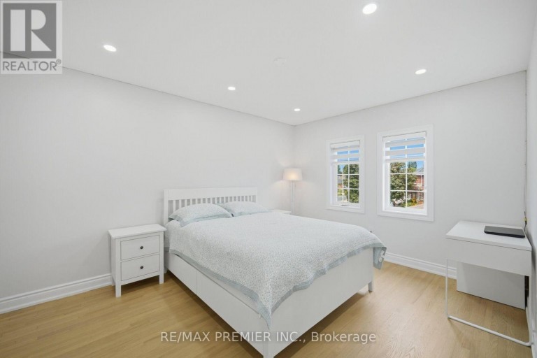 95 HUDSON DRIVE, Vaughan (Maple), Ontario, L6A1X4