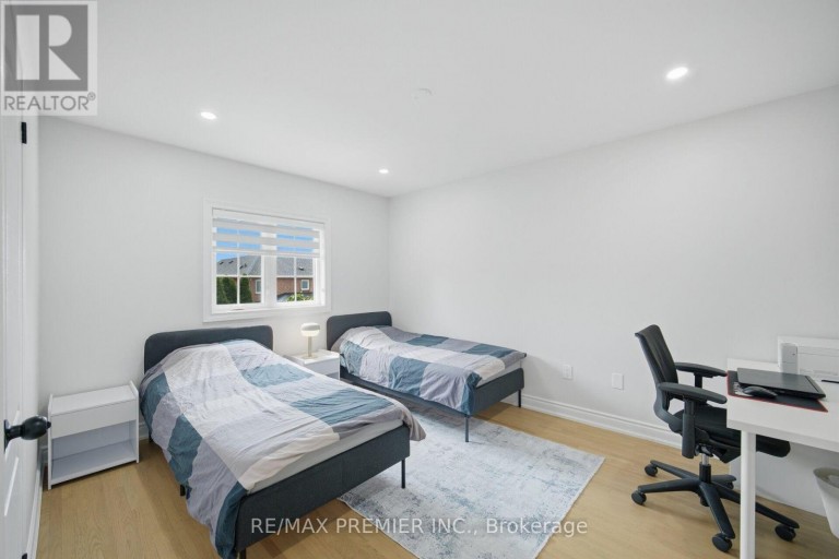 95 HUDSON DRIVE, Vaughan (Maple), Ontario, L6A1X4