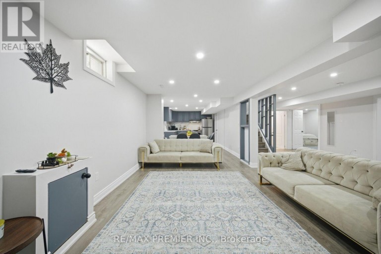 95 HUDSON DRIVE, Vaughan (Maple), Ontario, L6A1X4
