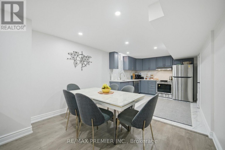 95 HUDSON DRIVE, Vaughan (Maple), Ontario, L6A1X4