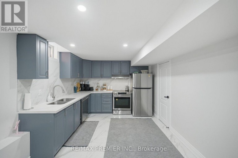 95 HUDSON DRIVE, Vaughan (Maple), Ontario, L6A1X4