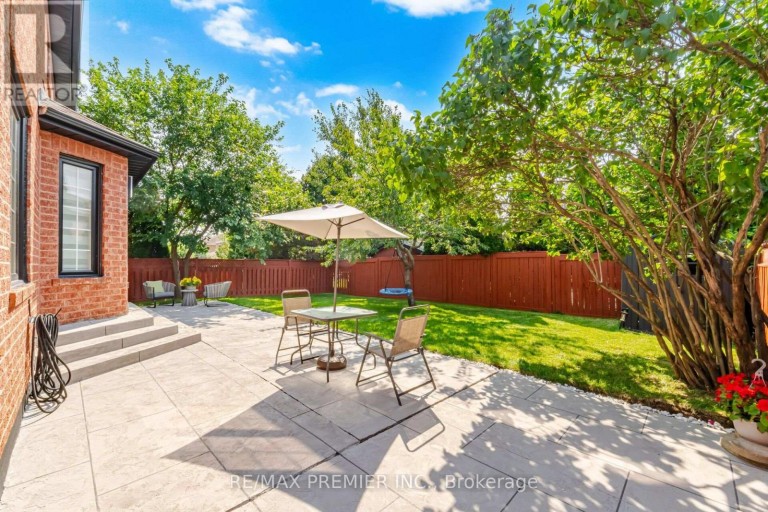 95 HUDSON DRIVE, Vaughan (Maple), Ontario, L6A1X4