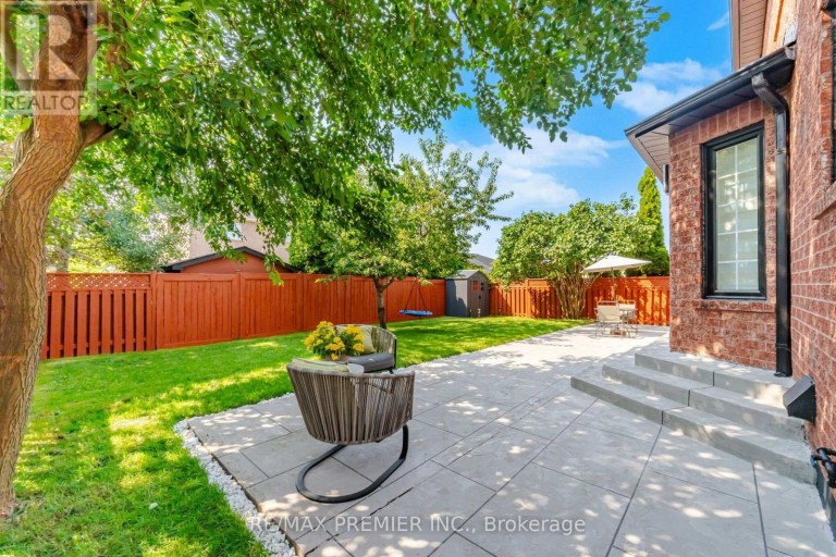 95 HUDSON DRIVE, Vaughan (Maple), Ontario, L6A1X4