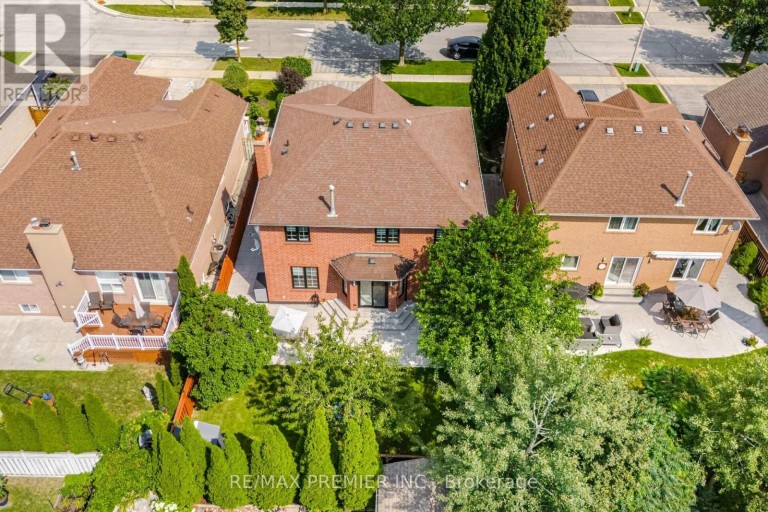 95 HUDSON DRIVE, Vaughan (Maple), Ontario, L6A1X4