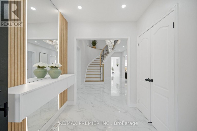 95 HUDSON DRIVE, Vaughan (Maple), Ontario, L6A1X4