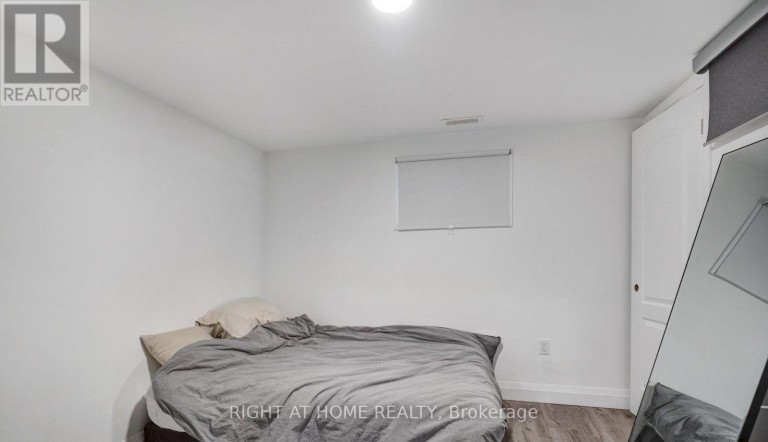 LOWER - 35 CHRYESSA AVENUE, Toronto (Rockcliffe-Smythe), Ontario, M6N4T4