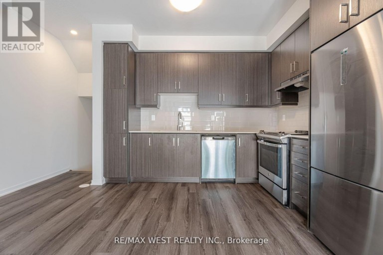 195 - 141 HONEYCRISP CRESCENT, Vaughan (Concord), Ontario, L4K5Z8