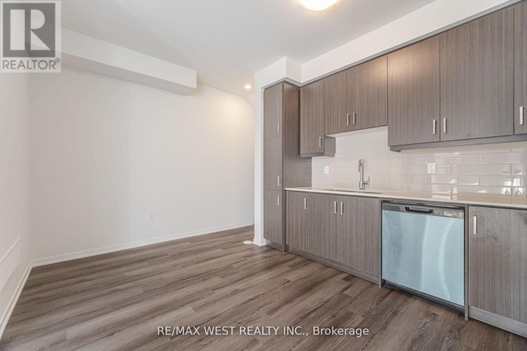195 - 141 HONEYCRISP CRESCENT, Vaughan (Concord), Ontario, L4K5Z8