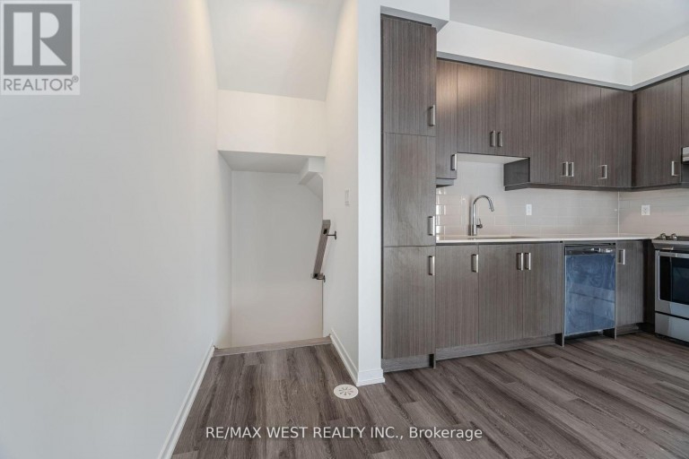 195 - 141 HONEYCRISP CRESCENT, Vaughan (Concord), Ontario, L4K5Z8
