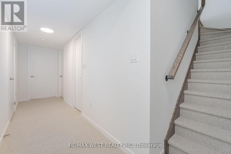 195 - 141 HONEYCRISP CRESCENT, Vaughan (Concord), Ontario, L4K5Z8