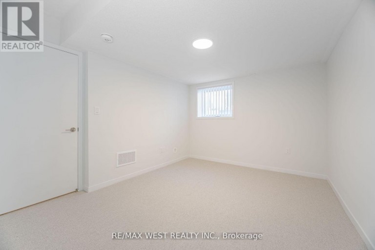 195 - 141 HONEYCRISP CRESCENT, Vaughan (Concord), Ontario, L4K5Z8
