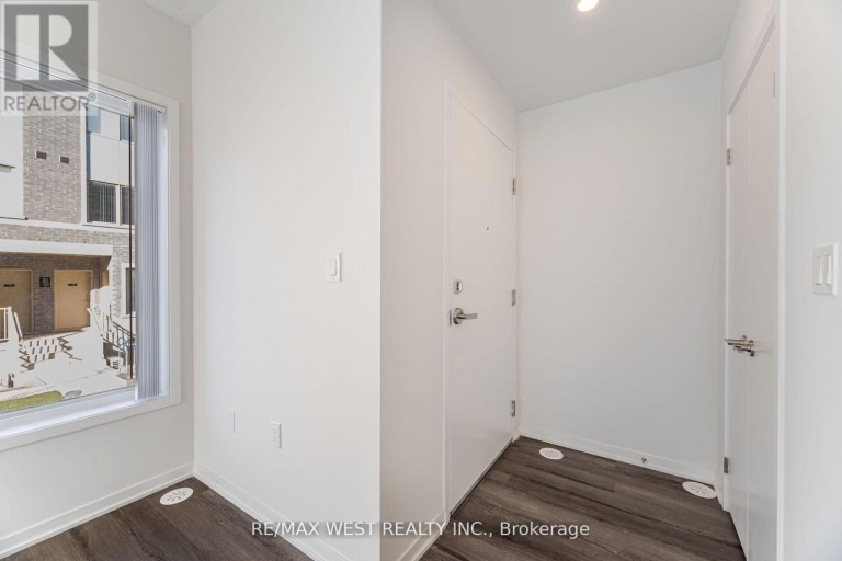 195 - 141 HONEYCRISP CRESCENT, Vaughan (Concord), Ontario, L4K5Z8