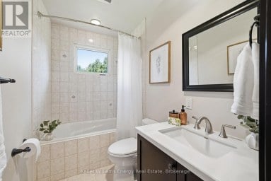 877 CAPRI COURT Oshawa (Donevan) Ontario photo 25