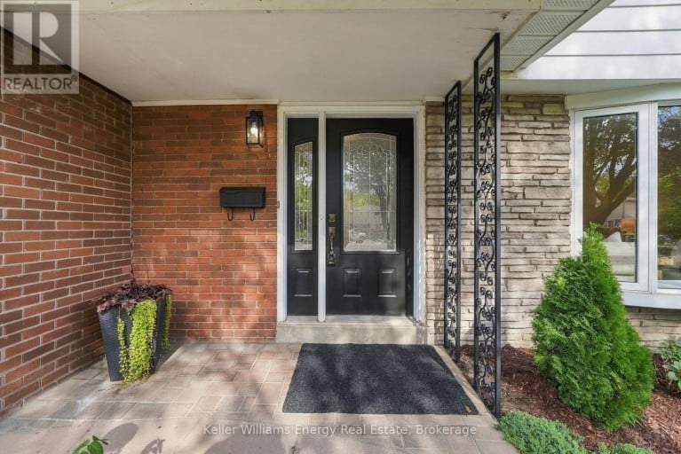 877 CAPRI COURT, Oshawa (Donevan), Ontario, L1H1S2